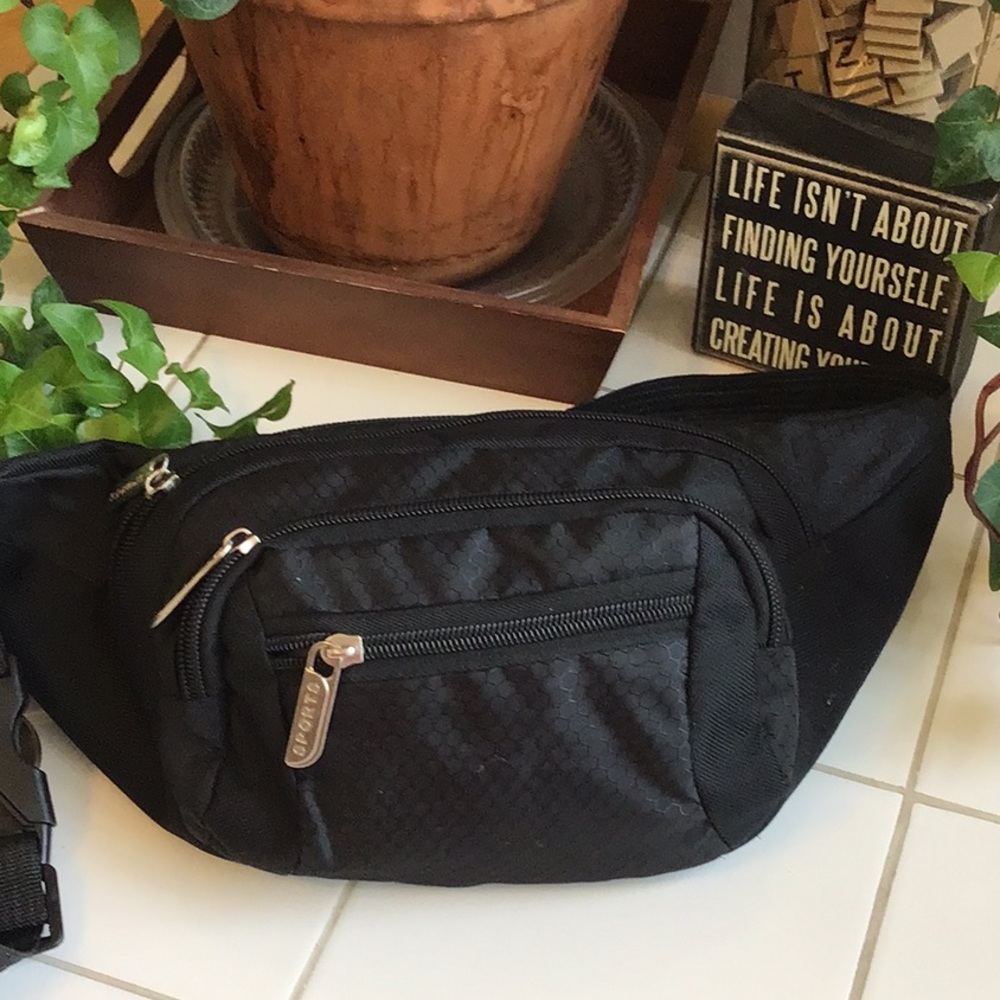 ‘Sports’ NWOT 4-Compartment Belt Bag